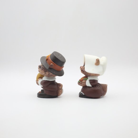 Vintage Hallmark pilgrim chipmunk salt and pepper shakers - Picture 3 of 8